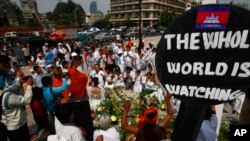 អ្នក​តវ៉ា​ទាមទារ​ឲ្យ​ដោះលែង​សកម្មជន​សិទ្ធិ​មនុស្ស​កាល​ពី​ថ្ងៃ​ទី​៣ ខែ​មីនា ឆ្នាំ​២០១៤។