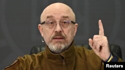 Menteri Pertahanan Ukraina Oleksii Reznikov dalam konferensi pers di ibu kota Kyiv. 