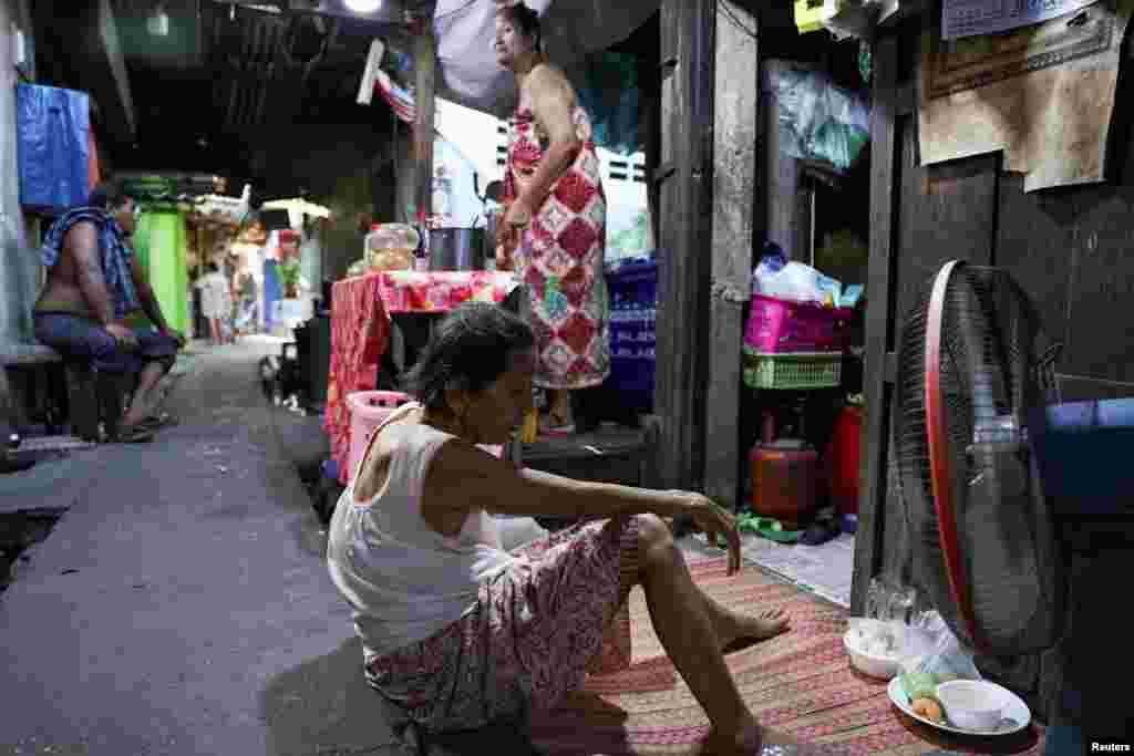 &nbsp;پس از آنکه گرمای شدی در شهر بنکاک، پایتخت تایلند جان چندین نفر را گرفت، حکومت به مردم این شهر دستور داد که در خانه&zwnj;های شان بمانند.