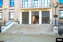 The rough times that have descended on Hayange are reflected in the state of its city hall where paint is worn and weeds grow through the cracks of its steps. (R.James/VOA)
