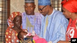 Nigeria President Muhammadu Buhari, second right, receives Amina Ali, the rescued Chibok school girl, at the Presidential palace in Abuja, Nigeria, May. 19, 2016. 