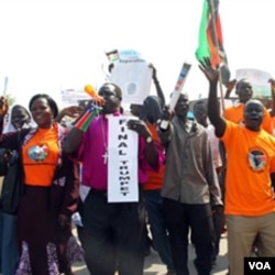 Aktivis di Sudan selatan melakukan unjuk rasa mendukung pemisahan Sudan selatan dari utara.