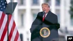 Donald Tramp govori na mitingu protesta zbog izbornih rezultata na dan potvrde pobjede demokrate Joea Bidena, u Washingtonu, 6. januara 2021. 