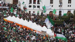 Waandamanaji wa Algeria wataka mageuzi jumla ya kidemokrasia baada ya Bouteflika kujiuzulu