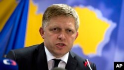 PM Slovakia Robert Fico dalam konferensi media di Brussels, 13 Jul 2015 (AP Photo/Virgina Mayo)