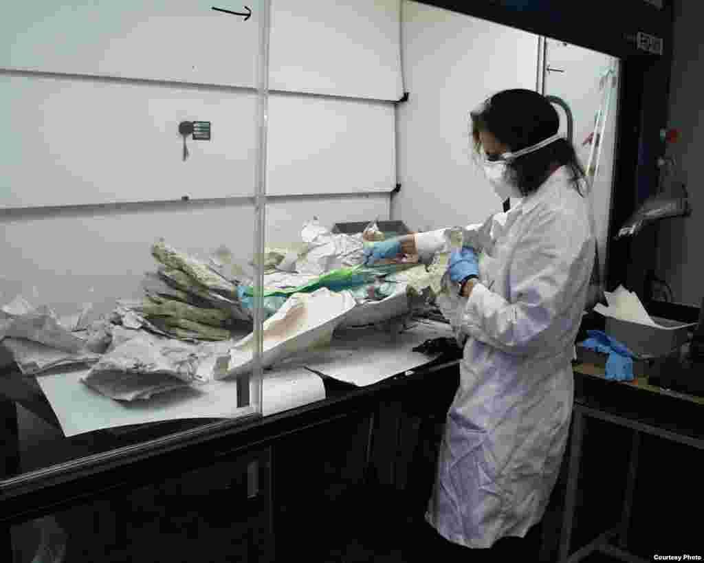 Iraqi Jewish Archive material being sorted. (U.S. National Archives) 