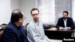 یوهان فلودروس ۳۳ ساله که به اتهام جاسوسی به ایران در زندان به سر می‌برد