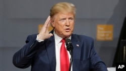 លោក​ប្រធានាធិបតីដូណាល់ត្រាំ ថ្លែងនៅឯក្លឹបសេដ្ឋកិច្ច​ក្នុងទីក្រុង​ញូវយ៉កថ្ងៃអង្គារទី ១២ ខែវិច្ឆិកា ឆ្នាំ២០១៩ នៅទីក្រុងញូវយ៉ក។