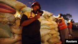 Misrda oy boshida muxolifat isyon ko’tarib, natijada prezident Muhammad Mursiy hukumatdan ag’darildi. Harbiylar konstitutsiyani bekor qilib, yangi parlament va prezident saylovlariga tayyorgarlikni boshlab yubordi.