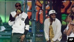 Snoop Dogg, left, and Jason Derulo perform on stage at the Billboard Music Awards at the MGM Grand Garden Arena on May 18, 2014, in Las Vegas.