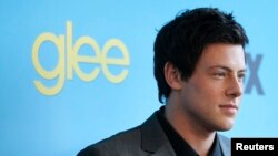 Aktor asal Kanada Cory Monteith saat tiba di sebuah pesta untuk merayakan peluncuran musim kedua serial televisi yang dibintanginya, "Glee". (Foto: Dok)