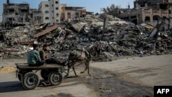 Израелските сили изведуваат напади во Либан насочени кон Хезболах.