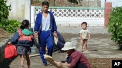 Residents dry crops on a collective farm 20 kilometers from Pyongyang in 2010 (file photo).