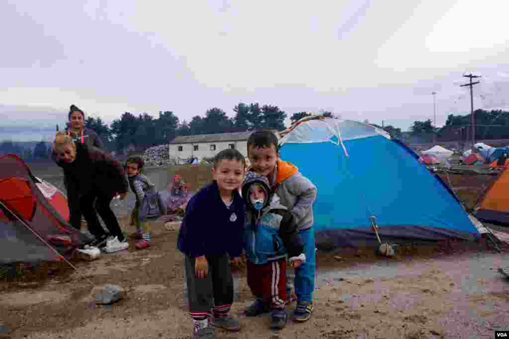 Children at Idomeni refugee camp on the Greece-Macedonia border, March 8, 2016. (Jamie Dettmer for VOA)