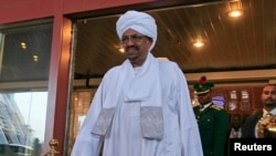 Pesawat Presiden Sudan, Omar al-Bashir dilarang memasuki wilayah angkasa Arab Saudi hari Minggu (4/8),