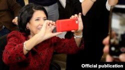 ზურაბიშვილი იგებს, ვაშაძე (ჯერ) არ ულოცავს