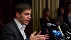 Axel Kicillof, mentor perekonomian Argentina, berbicara pada pers setelah negosiasi di Konsulat Argentina di New York, 30 Juli 2014.