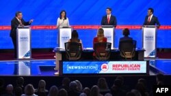 (Dari kiri) Mantan Gubernur New Jersey Chris Christie, mantan Gubernur South Carolina dan Dubes PBB Nikki Haley, Gubernur Florida Ron DeSantis dan pengusaha Vivek Ramaswamy dalam debat di Tuscaloosa, Alabama, pada 6 Desember 2023. (Jim WATSON / AFP)