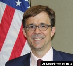 የዩናይትድ ስቴትስ ተልዕኮ ምክትል ኃላፊ ፒተር ቭሩማን