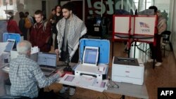 Бајден и Трамп очекуваа да победат, но секој се соочува со опозиција во клучната држава.
