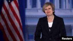 PM Inggris, Theresa May, menyambut tepuk tangan sebelum berbicara dalam acara “Congress of Tomorrow" 2017 – Konferensi Bersama Isu-Isu Partai Republik (26/1). Philadelphia, Pennsylvania. (foto: REUTERS/Mark Makela)