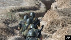 Jermenska vojska u spornoj oblasti Nagorno Karabah 2004. godine