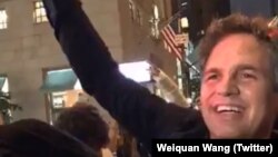 مارک رافالو که به عنوان نامزد بهترین بازیگر نقش مکمل مرد انتخاب در اسکار ۸۸ انتخاب شد، در این تجمع حضور یافت. 