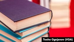 Андоновски: Во делата, Петре М. Андреевски, многу често зборува за бугарската окупација. Дали тоа значи дека ќе треба да ги цензурираме книгите на Петре?