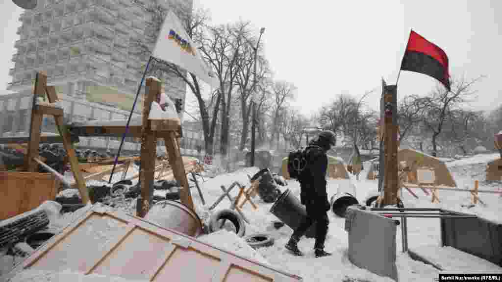 Riot police remove a tent camp set up last October by supporters of Mikheil Saakashvili, who are demanding President Petro Poroshenko resign, detaining over 100 people, in Kyiv, Ukraine, March 3, 2018.