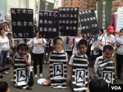 讽刺日本政客的行动剧(美国之音莉雅拍摄)