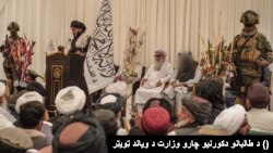 د کابل انټرکانټیننټل هوټل کې جوړه شوې غونډه - طالبانو په دې عکس کې، د سراج الدین حقاني تصویر پیکه کړی دی