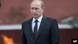 22일, 나치 독일의 소련 침공 73주년을 맞아 모스크바 외곽의 무명 용사의 묘에서 열린 추도식에 참석한 블라디미르 푸틴 러시아 대통령.