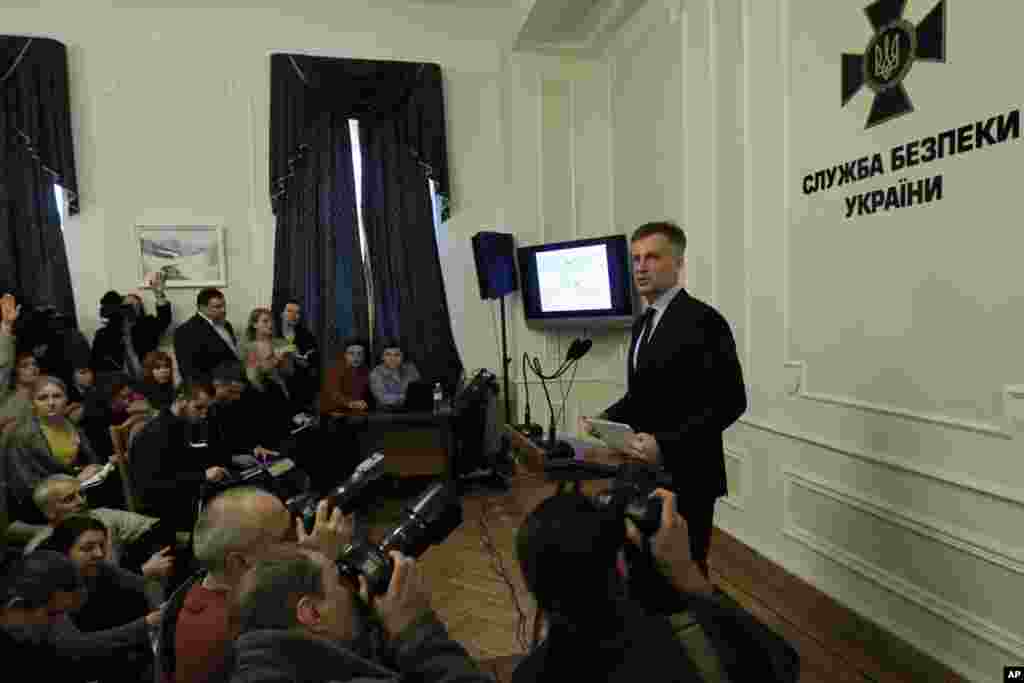 Head of the Security Service of Ukraine Valentyn Nalyvaichenko speaks during news conference in Kyiv, Ukraine, Jan. 26, 2015.