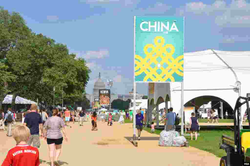 The Smithsonian Folklife Festival in Washington. This year it focuses on China and Kenya. (Regina Catipon/VOA)