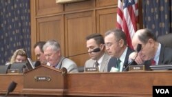 អនុ​គណៈកម្មាធិការកិច្ចការបរទេសនៃសភាសហរដ្ឋអាមេរិក កំពុងប្រជុំកាលពីថ្ងៃទី៦ ខែកក្កដា ឆ្នាំ២០១៦ ដើម្បីអនុម័តសេចក្តីសម្រេចចំនួន៤ រួមទាំងសេចក្តីសម្រេចលេខ ៧២៨ និង លេខ២១០។ (រូបថតដោយ ពិន ស៊ីសុវណ្ណ) 