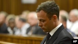 Oscar Pistorius saat menghadiri persidangan di Pretoria, Afrika Selatan (foto: dok).