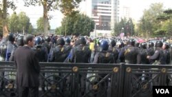 Polis aksiya iştirakçılarına qarşı 