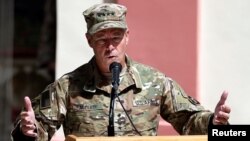 Austin Scott Miller, jenderal Amerika yang memimpin pasukan internasional berbicara di Kabul, Afghanistan (foto: dok). 