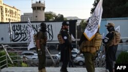 طالبان در بیش از سه سال گذشته که دوباره بر افغانستان حاکم شده‌اند، محدودیت‌های فزاینده‌ای را بر زنان و دختران وضع کرده و آنان را از حق آموزش و کار محروم کرده اند.