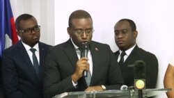 Anbasadè Etazini Dennis Hankins Chita Pale ak Direktè ULCC a