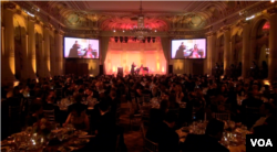 美中关系全国委员会2014年会在纽约广场酒店举行（美国之音方冰拍摄）