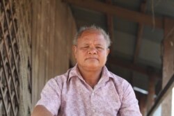 លោក ផាវ យ៉ន ជនជាតិដើមភាគតិចគួយ ដែលរស់នៅក្នុងភូមិសំបូរ ឃុំត្រពាំងសង្កែ ស្រុកឆែប បាត់បង់ដីប្រមាណ៦ហិកតាទៅក្រុមហ៊ុនRui Fengថ្ងៃទី១ ខែកុម្ភៈ ឆ្នាំ២០២០។ (ស៊ុន ណារិន/VOA)