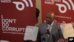 L'ancien ministre sud africain de la Justice, actuel ministre de la présidence, Jeff Radebe lors du lancement de Corruption Watch à Johannesburg, le 26 janvier 2012. (Photo AP)