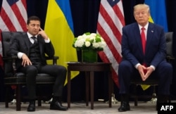 លោកប្រធានាធិបតី Trump ជួបពិភាក្សាជាមួយលោក Volodymyr Zelensky ប្រធានាធិបតីអ៊ុយក្រែន នៅទីក្រុងញូវយ៉ក កាលពីថ្ងៃទី២៥ ខែកញ្ញា ឆ្នាំ២០១៩។