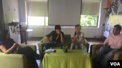 ក្រុម​សហគ្រិន​វ័យ​ក្មេង​ខាងបច្ចេកវិទ្យា​ បាន​ចែករំលែក​បទពិសោធន៍ និង​លើក​ឡើង​ពី​បញ្ហា​ប្រឈមអំពី​ការ​ធ្វើ​ជំនួញ​របស់​ពួកគេ​តាម​ប្រព័ន្ធ​អ៊ីនធឺណិត ក្នុង​កិច្ចពិភាក្សា​មួយ ធ្វើ​ឡើង​នៅ​អង្គ​ការ​មូល​និធី​អាស៊ីក្នុង​រាជធានី​ភ្នំពេញ ​កាលពីថ្ងៃ​ទី​ ២៣ ខែមេសា​ ឆ្នាំ២០១៧។