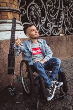 Denis Goncharov, pencipta gitar untuk penyandang disabilitas, pendiri Noli Music. (Foto: Facebook/@Noliforall)