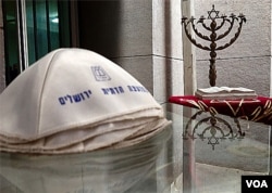 Funeral services were held for Carmen Weinstein at the Adly Street Synagogue in Cairo, April 17, 2013. (VOA/Y. Weeks)