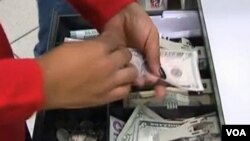 Pedagang eceran lesu, pertanda melambatnya perkembangan ekonomi (foto:dok).