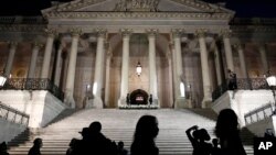 Kovčeg sa telom Džona Luisa bio je izložen dva dana na Kapitol hilu u Vašingtonu