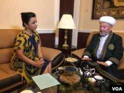 Grand Mufti of Uzbekistan Usmankhan Alimov is interviewed by VOA's Navbahor Imamova, the Uzbek Embassy in Washington, May 21, 2019